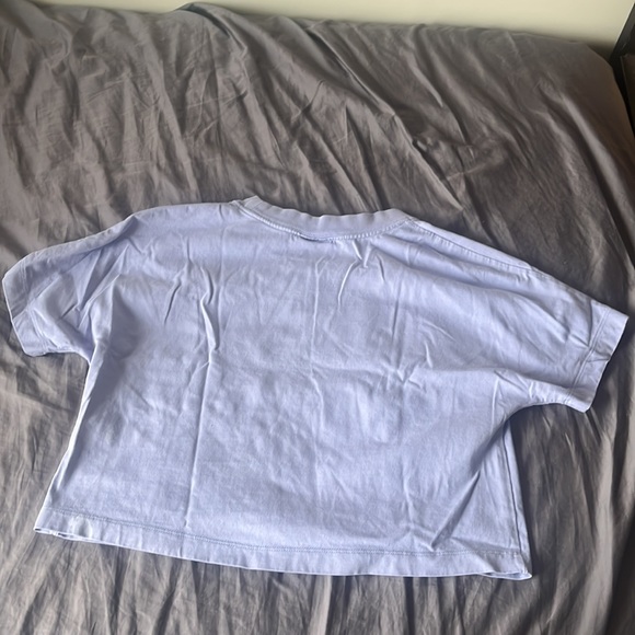 Nike cropped short sleeve t-shirt size S - Picture 2 of 2